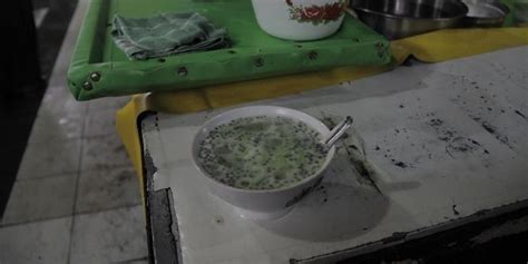 / ˌ n ɑː s i ɡ ɒ ˈ r ɛ ŋ /) refers to fried rice in both the indonesian and malay languages. Mengintip Jokowi Mudik, Ini Makanan Legendaris Solo yang ...