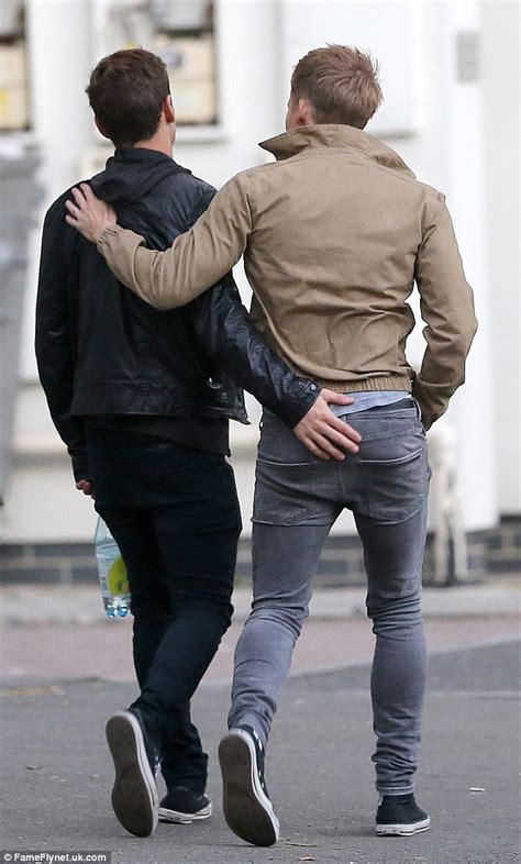 tom daley gets hands on with fiancé dustin lance black after showing off ring daily mail online