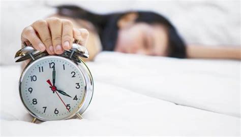 Dormire dopo il suono della sveglia è un segno di intelligenza