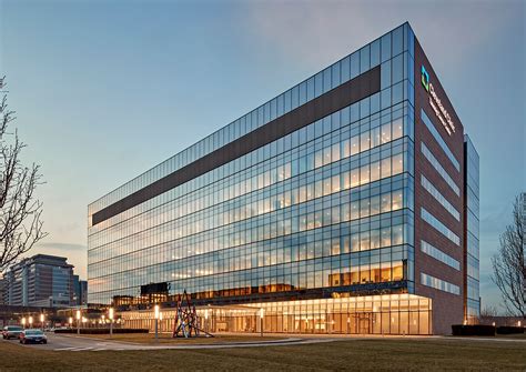 The Cleveland Clinic Uses Healthy Buildings to Help Heal Patients - gb&d