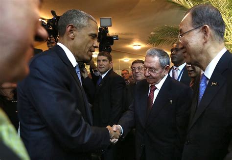 Handshake For Obama And Raúl Castro Of Cuba The New York Times