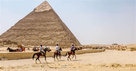 Il Cairo Tour Privato Di Menfi Piramidi Di Giza E Saqqara Getyourguide