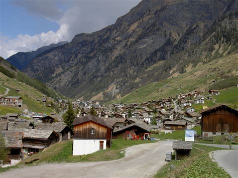 Entdecken sie das vom bündner architekt gion a. Valsertal, Ausblick auf den Ort Vals (01.05.2011 ...