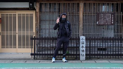娛樂偵訊 偽毒吳業坤 連搞 12女 ads by google 今年 25歲的吳業坤（坤哥）， 10年參加「超級巨聲」出道，近期忽然人氣急升，更被網民踢爆扮傻扮被動，偽毒溝女。表面傻傻戇戇的坤. 吳業坤18日完成京都步行東京 戴住單邊爛眼鏡挑戰「東海道53次」 坤哥：「趁這副機器還未老」 | 最新娛聞 ...