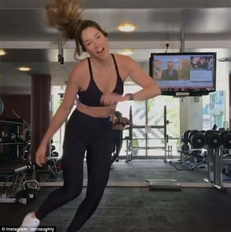 Erin McNaught Shows Off Her Workout In A Black Crop Top And Leggings