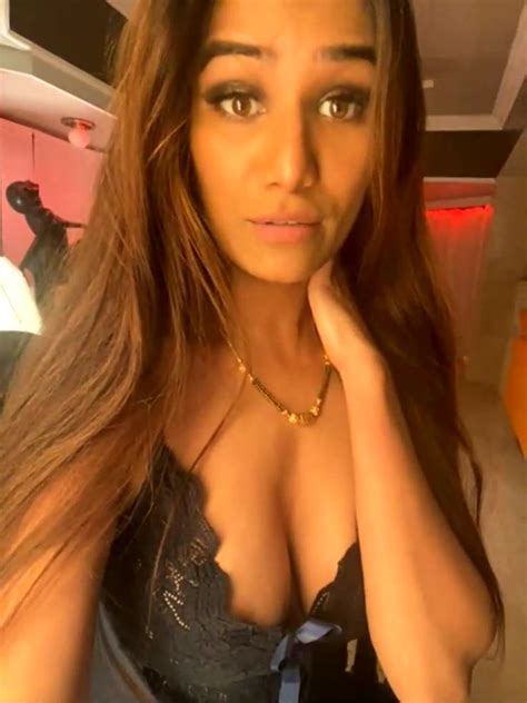 Poonam Pandey Indian Beauty With Big Tits Teasing While Wearing Bra