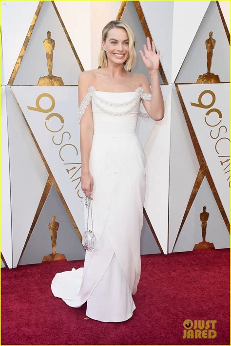 Margot Robbies Oscars 2018 Look Was Designed For Her By Karl Lagerfeld