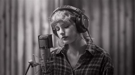 Taylor Swift To Drop Newly Recorded Love Story At Midnight New