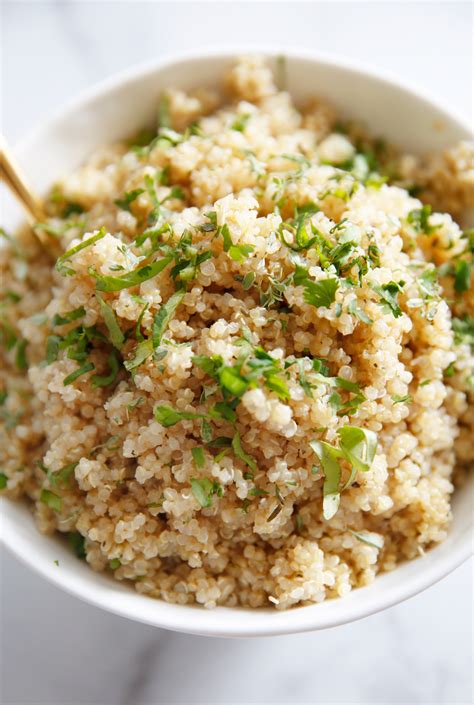 This recipe is loaded with fiber and the antioxidants from green. Quinoa aux fines herbes et à l'ail - La cuisine propre de ...