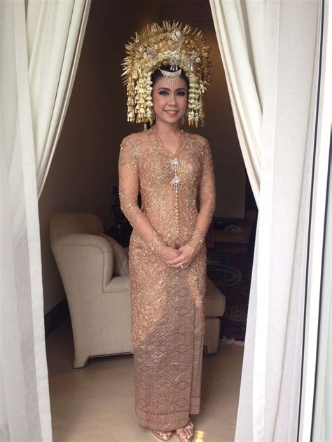 Inilah deretan nama artis yang pernah viral sebab mirip dengan wajahnya jangan klik. Vera kebaya