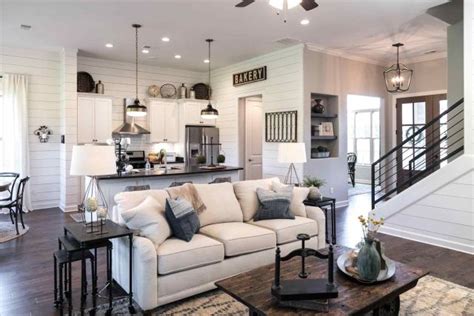 Starring chip and joanna gaines, this tv show inspires many to remodel their homes as well. 50 Rustic Farmhouse Decor Living Room Chip And Joanna ...