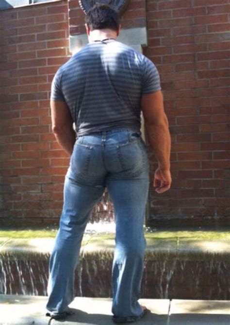 Толстый парень в джинсах фото