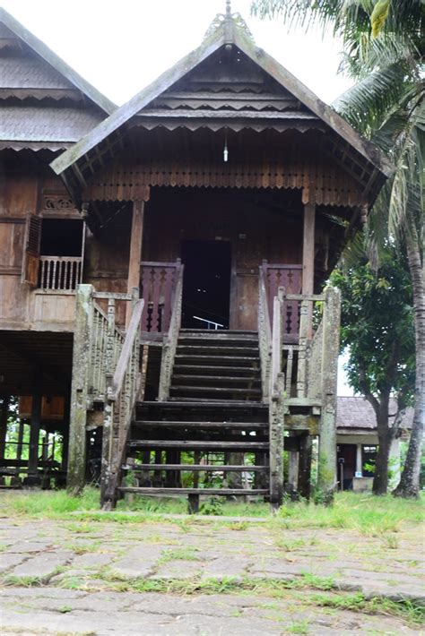 Potret Rumah Adat Mandar Majene Di Benteng Somba Opu Makassar Jelajah