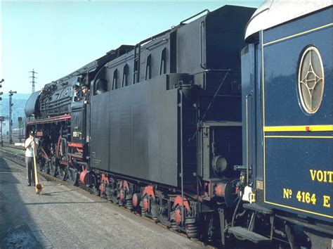 The orient express, the long distance passenger in 1977, nearly 100 years after the first journey, the last direct train of the orient express left paris for. DR Lok 01 0521-3 vor dem Orientexpress und mit einem ...