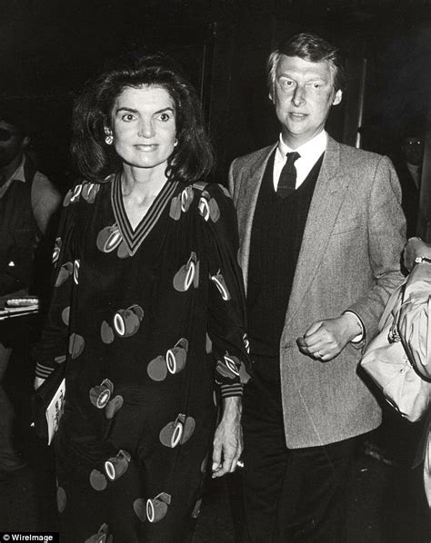 jackie kennedy slept with the architect who designed jfk s tombstone new book reveals daily