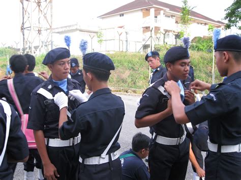Pasukan kadet polis smjk chan wa, seremban mewakili negeri sembilan telah berjaya memenangi juara dalam kawad kaki. SMT D'LEMA: Pertandingan Kawad Kaki Kadet Polis