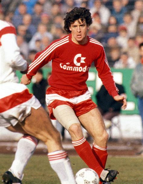 Mark lovell looks at the bayern munich career of welshman mark hughes, who is one of the more famous british footballers to ever suit up for the hughes one of bayern's best british. galería futbol: Mark Hughes