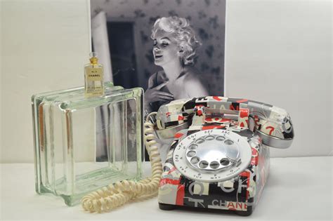 3 tapety na telefon w kategorii marilyn monroe, pobierz za darmo, edytuj w naszym kreatorze. Marilyn Monroe (With images) | Chanel collection, Tech ...