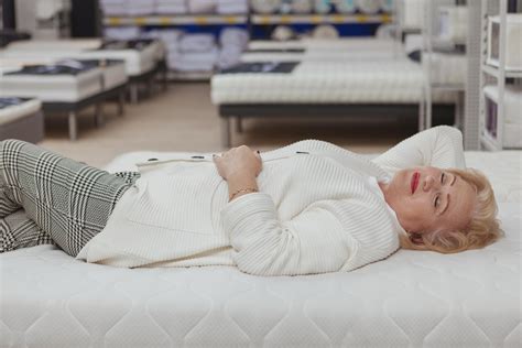 We may earn a commission the top of the saatva mattress utilizes several types of foam, including specialty polyfoam as well as a. The Top-Rated Mattresses for Seniors - HowStuffWorks