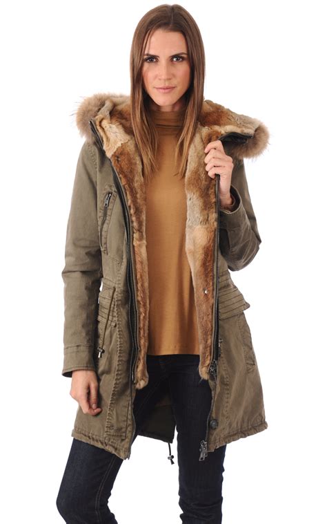 Quelles sont les parkas à la mode des nouvelles collections automne/hiver ? une parka femme
