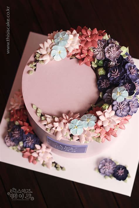 The sugar in buttercream acts as a preservative so that the dairy ingredients don't spoil when a cake is left sitting at room. 10+ Blooming Flower Cakes Are The Sweetest Way To ...