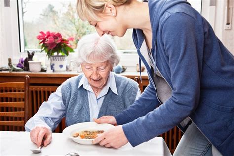 Eating Challenges With Dementia Caregivers Phoenix Seniors Need