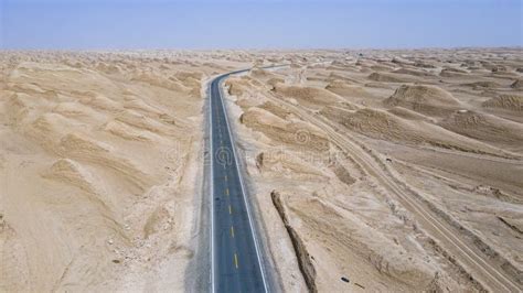 National Highway 315 Across The Gobi Desert In Qinghai China Stock