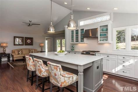 Let this be a lesson you don't have to learn the hard way: Traditional Kitchen with Breakfast bar, Kitchen island ...
