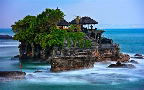 Tanah Lot One Of Favorite Travel Sites In Bali Traveldigg Com