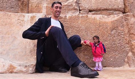 The world's tallest man, sultan kosen, and shortest woman, jyoti amge, visited the pyramids in egypt. The world's shortest living woman (Jyoti Kisange Amge ...