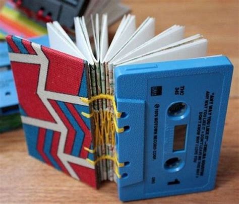 Great Projects To Reuse Old Cassette Tapes Recycled Things Upcycle
