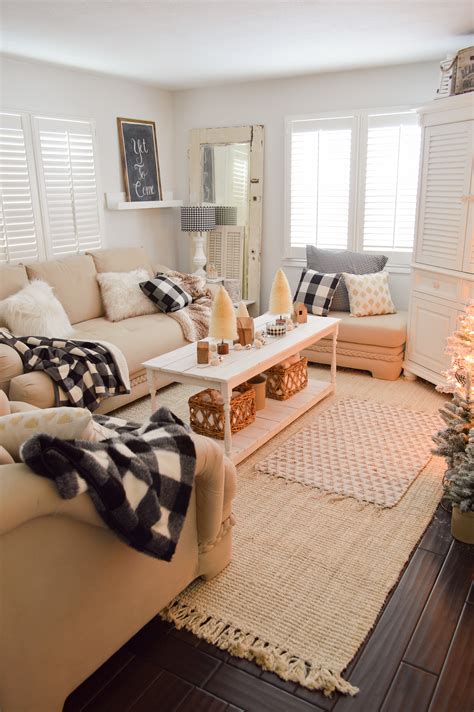 Many adults do, even though we think we should have grown out of them. Cozy Cottage Winter Living Room Decorating Ideas - Fox ...