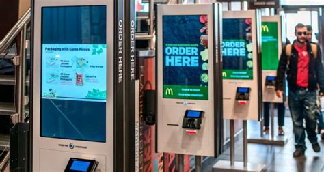 One mcdonald's store in florida found that customers who used their kiosks spent on average 30% more. McDonald's: arriva il servizio al tavolo | Dissapore