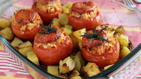 Tomates Farcies Au Riz Au Four Avec Pommes De Terre