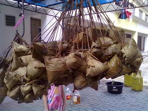 Tasting of typical dishes and lots of fun. Rice Dumpling Festival:Promoting Vegetarian Zongzi ...