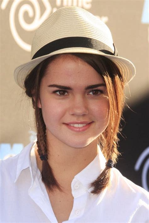 Maia Mitchells Hairstyles And Hair Colors Steal Her Style Maia Mitchell Hair Maia Mitchell