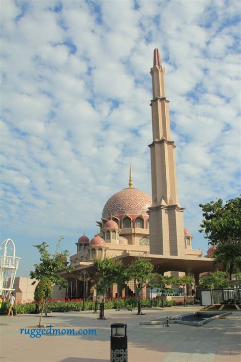 Menarik mengenai selam skuba di pulau mabul adalah, ia boleh dilakukan sepanjang tahun dan berbeza dengan lokasi lain yang bergantung pada musim. Tempat-Tempat Menarik di Putrajaya - Ruggedmom.com