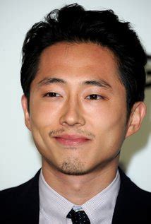 His father was a renowned architect at south korea. Steven Yeun - Quelle est sa taille