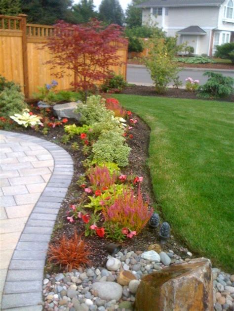 41 Beauty Corner Landscaping Ideas In 2020 Front Yard Landscaping