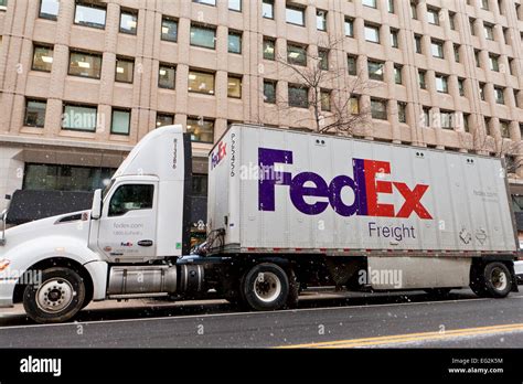 Fedex freight truck fotografías e imágenes de alta resolución - Alamy
