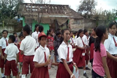 Cari 'video slideshow' untuk melihat ribuan tampilan slide yang dibuat desainer dalam berbagai ukuran seperti unggah foto, video dan gif anda secara online atau pilih salah satu dari kumpulan foto dan video dari koleksi stok kami. 214 Sekolah Rusak Akibat Erupsi Kelud, Kerugian Capai Rp ...