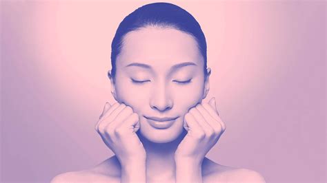 Extend Your Holiday Glow With This Ultimate At Home Facial Facial