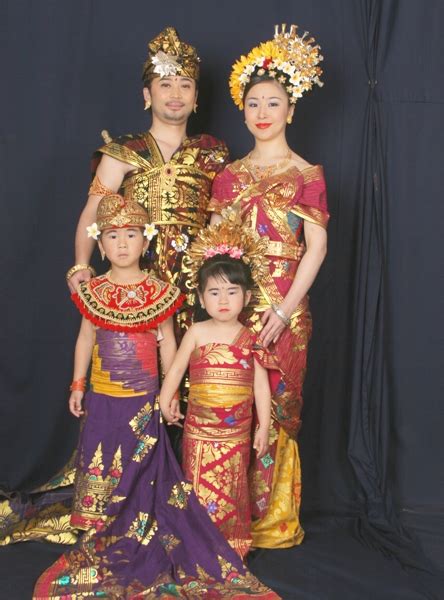 Foto Pakaian Adat Bali Di Kuta Menyelami Budaya Bali Yang Kaya Akan