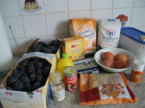 Kuchen pflaumenkuchen mit mandelstreusel und zuckerguss. Kuchen: Pflaumenkuchen mit Mandelstreusel und Zuckerguss ...