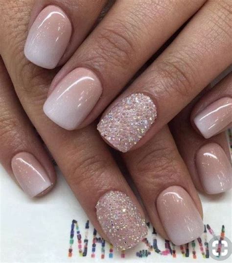 Pero, ¿cómo vestir el color sin arruinar el uñas blancas acrílicas con brillo. Pin de Sara Rgz Cst0d¡0 en Esculpir | Manicura de uñas ...