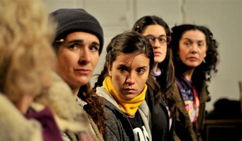 Gobierno anuncia vacunación de vocales de mesa desde la próxima semana para la elección de abril. Vocales de mesa - Teatro del Puente