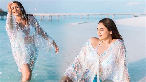 Sonakshi Sinha Raises The Temperature In Bikini Photos From Maldives Fans Call Her Mermaid