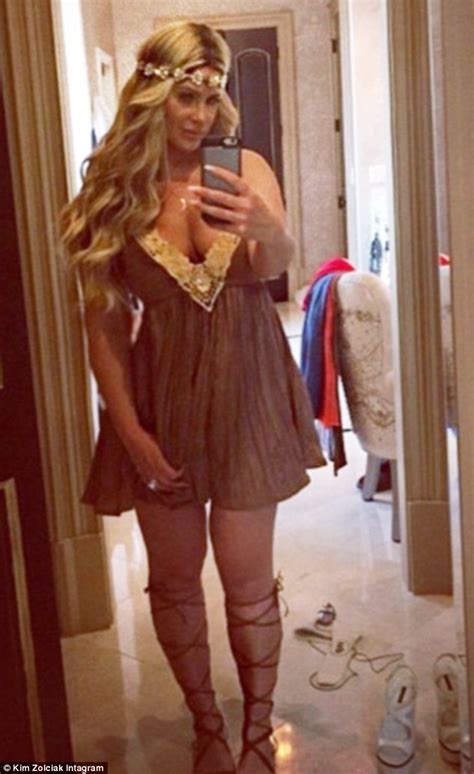 Kim Zolciak Showcases Her Thin Waist And Large Cleavage In Instagram