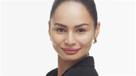 This year, rizalman ibrahim came up with a new inspiration for his raya collection taking the english monarch fashion sense and consolidating it into a. Izara Aishah picks up new beauty tricks to enhance her ...