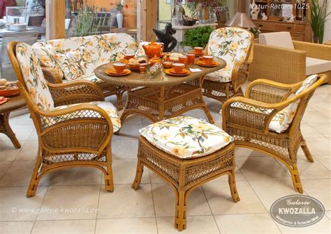 Rattanmöbel, Sitzgruppe bestehend aus Rattansofa, Rattansessel, ovaler